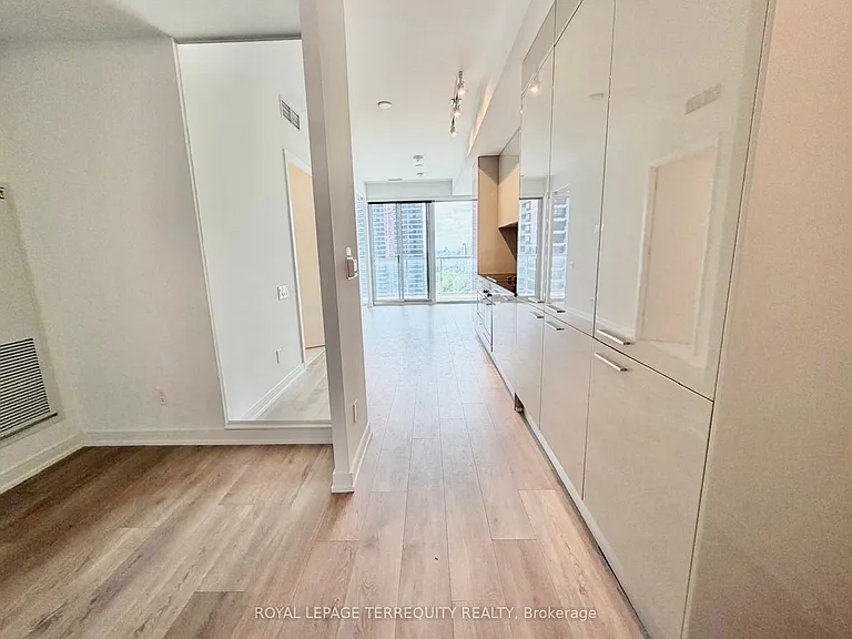 3 Gloucester St #1611 — Photo 6