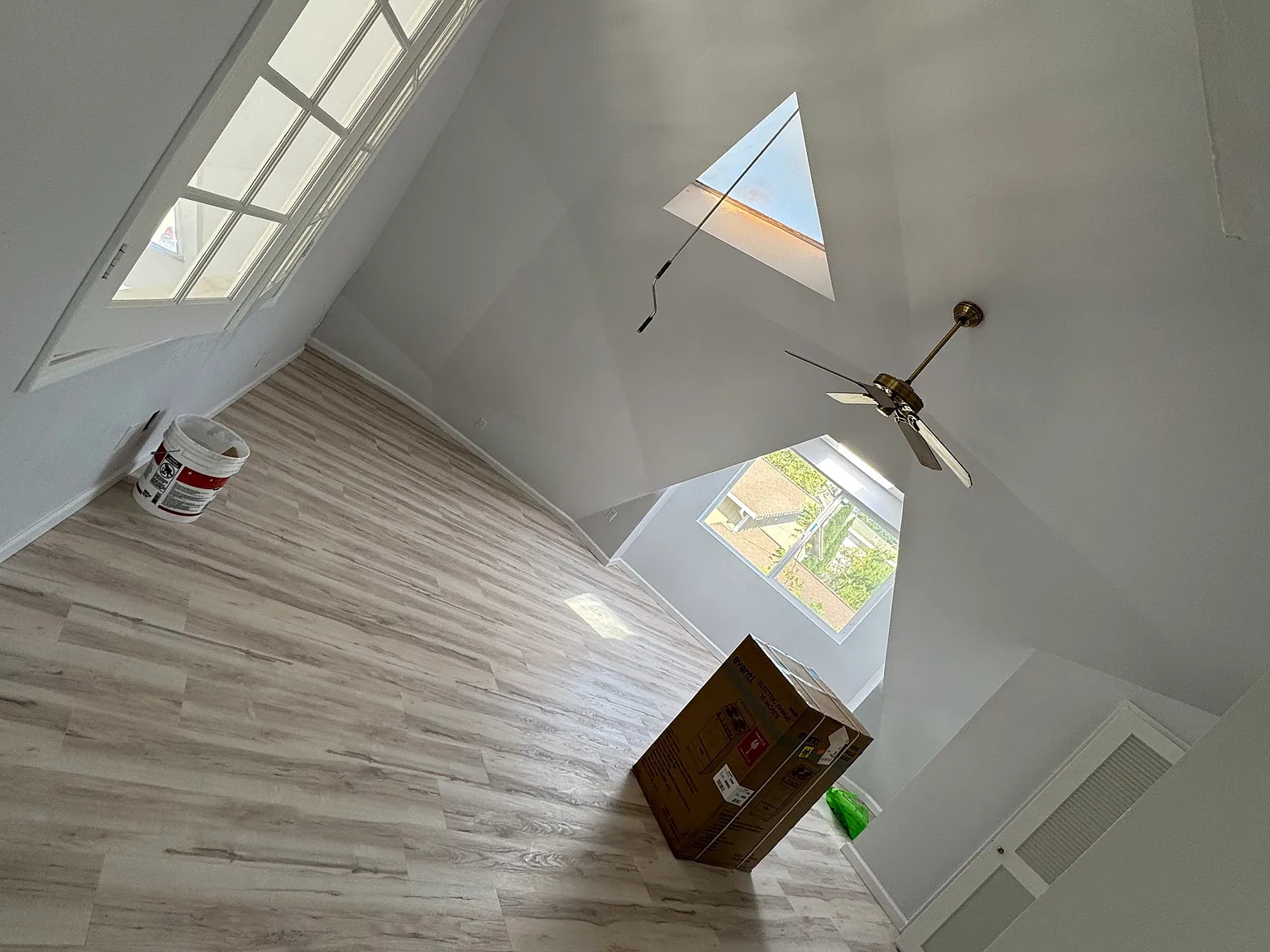 1 bed, $2,400 — Photo 4