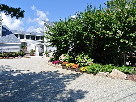 4th image of 73 Bayview Avenue