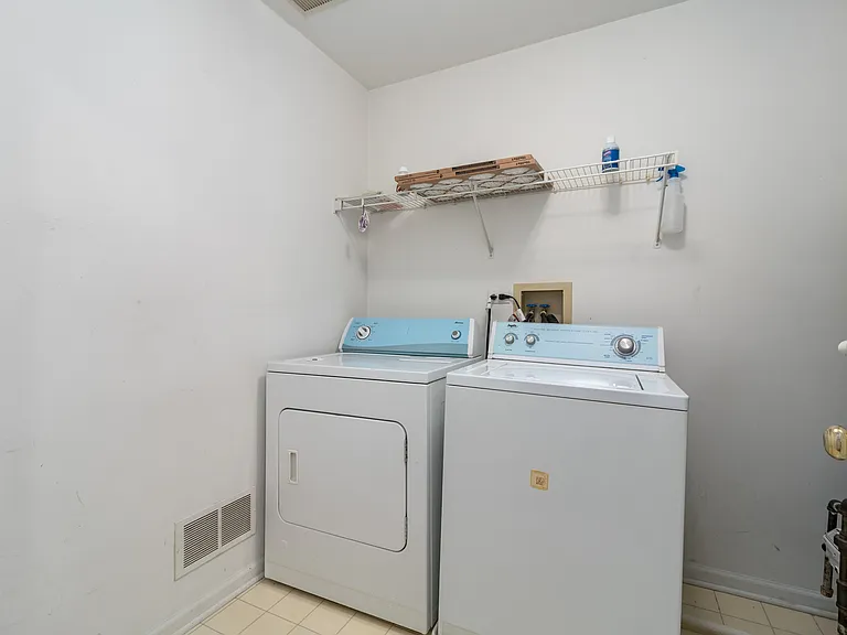 3071 Autumn Lake Dr — Photo 16