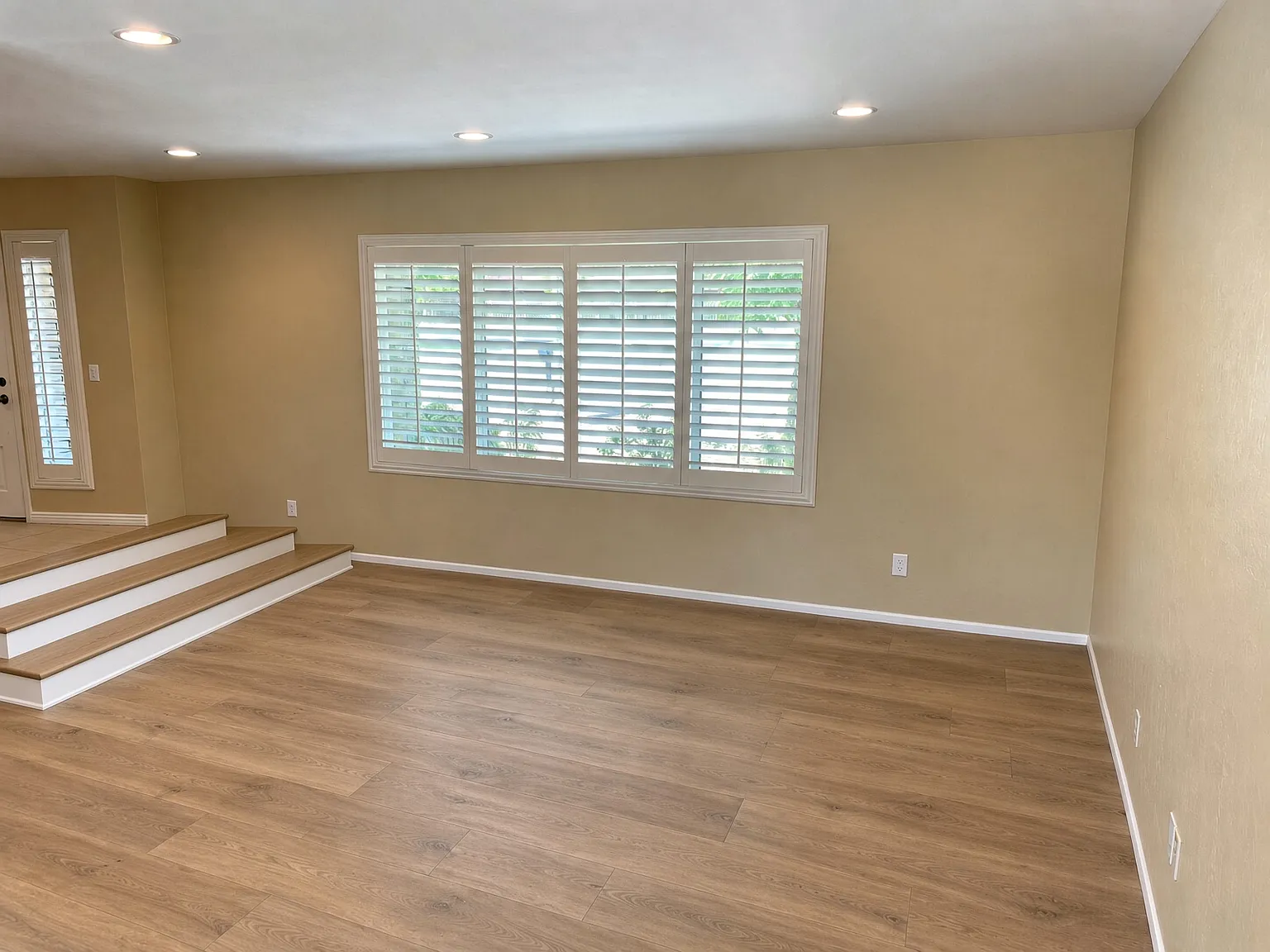 1613 E Watson Dr — Photo 3
