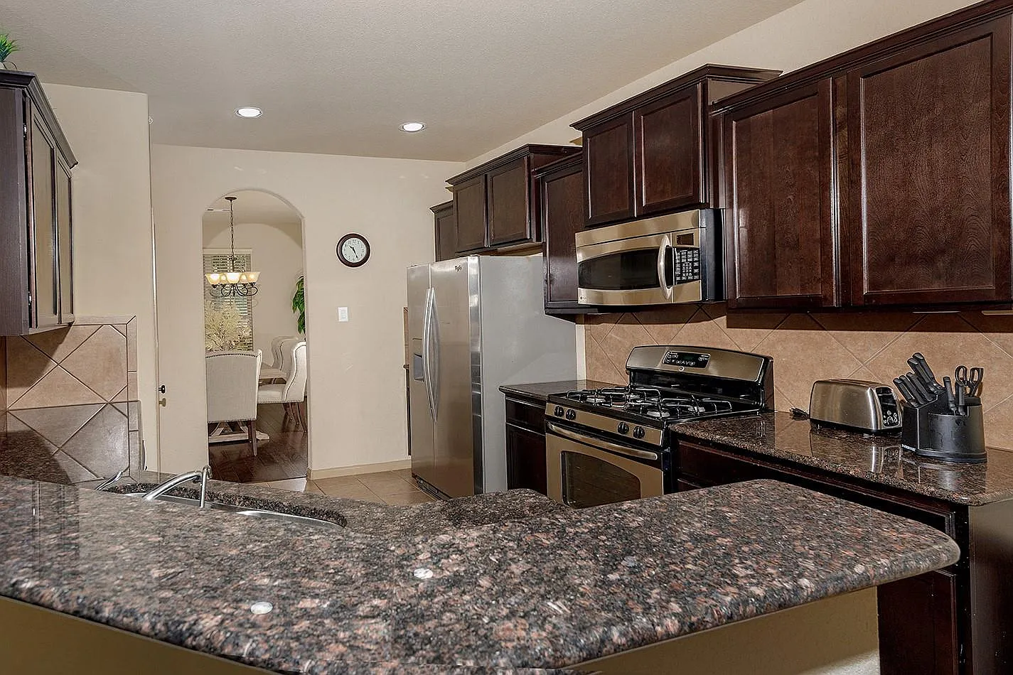 4 bed, 3.5 bath, 2670 sqft, $4,900 — Photo 4
