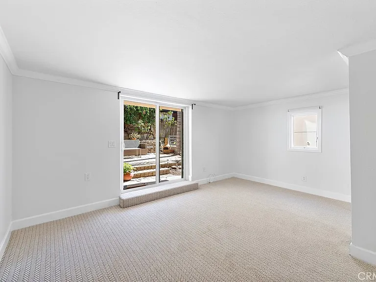 882 Acapulco St — Photo 26