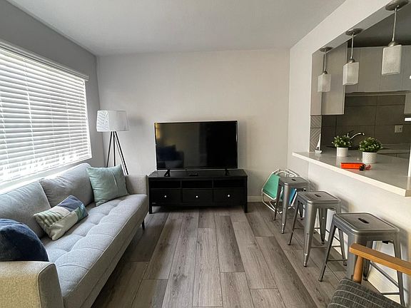 2nd image of 248 Nieto Ave