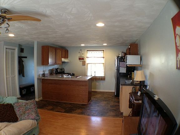 3rd image of 1316 Cherry Ln