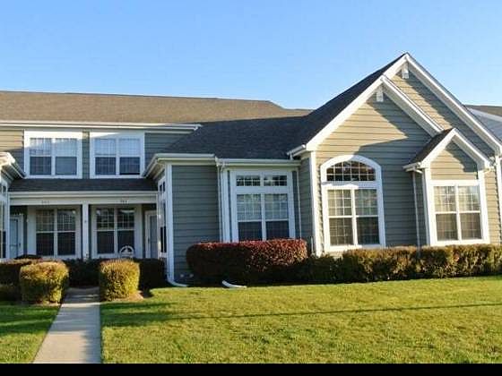 1st image of 985 McKay Cir