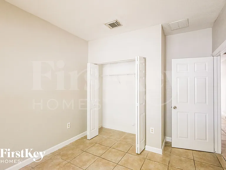 216 SE 32nd Ter — Photo 17