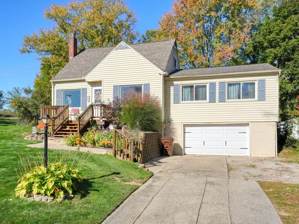 1220 Woodworth Rd, Jackson, MI 49202