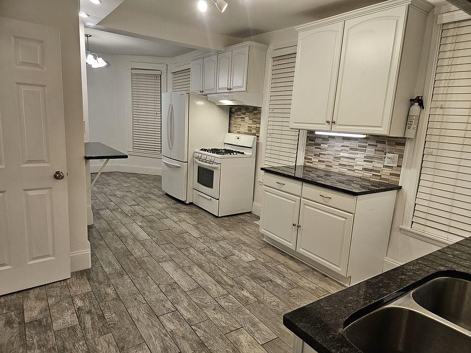 1st image of 2718 Dupont Ave S #1