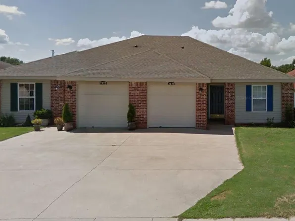 2120 S 9th St, Rogers, AR 72758
