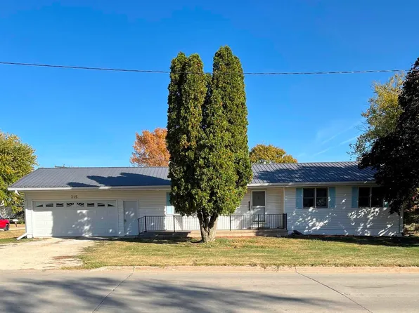 315 6th St S, Winthrop, IA 50682