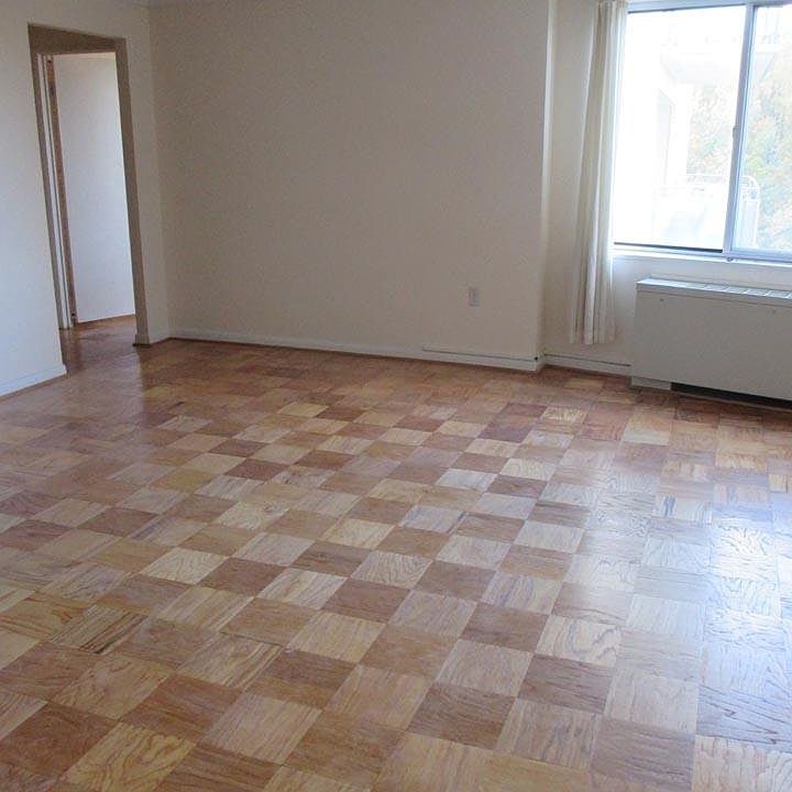 2nd image of 10201 Grosvenor Pl APT 903