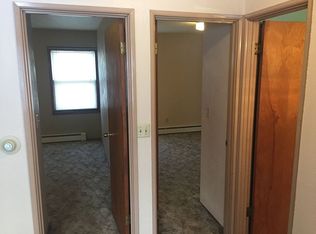 208 6th Ave SW, State Center, IA 50247