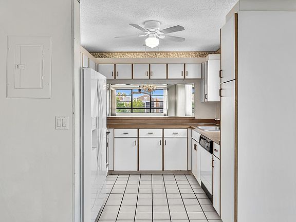 4th image of 10550 E Clairmont Circle #312