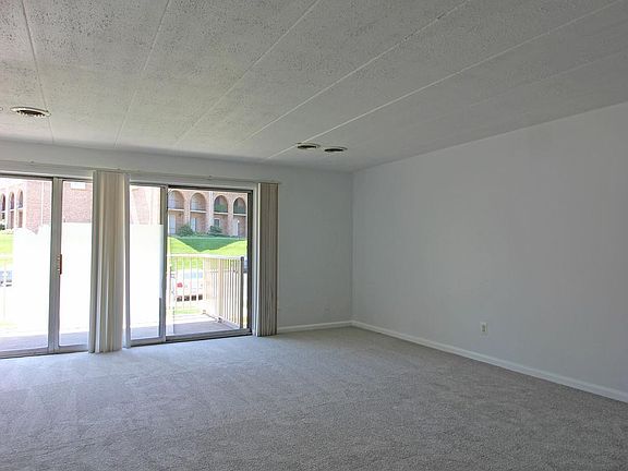 3rd image of 2630 Wagon Dr APT 3C
