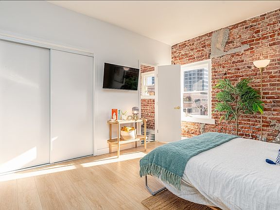 5th image of 202 E Wilson Ave #306