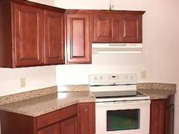 OTHER SIDE OF KITCHEN!