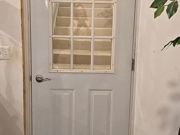 5th image of 903 Blaine St