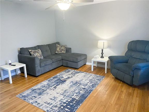 2nd image of 307 E Meadow Ct