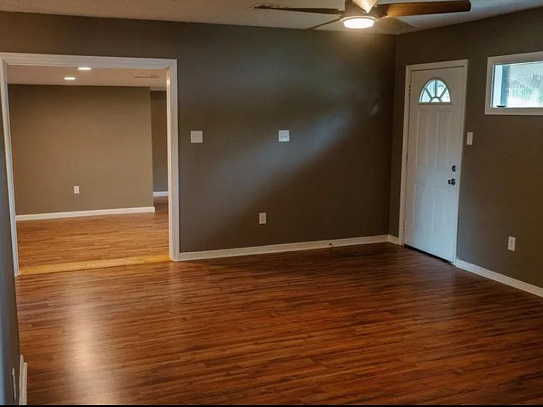 1602 W Crockett St — Photo 6