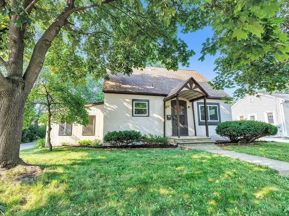 965 Hickory Hill Dr, Green Bay, WI 54304