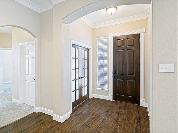 3rd image of 309 Hudson Ln