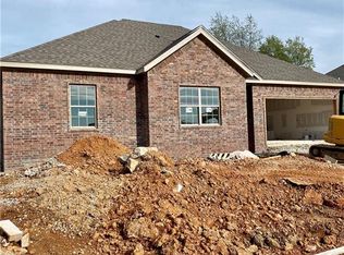 5598 Amber Dr, Springdale, AR 72764