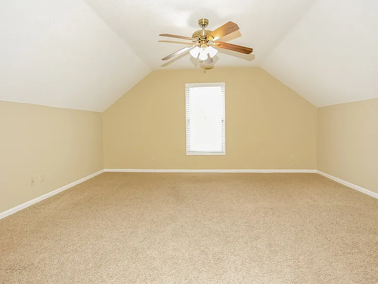 300 N Ericson Rd — Photo 7