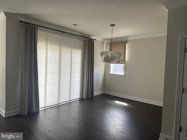 201 Charles Ellis Dr — Photo 5