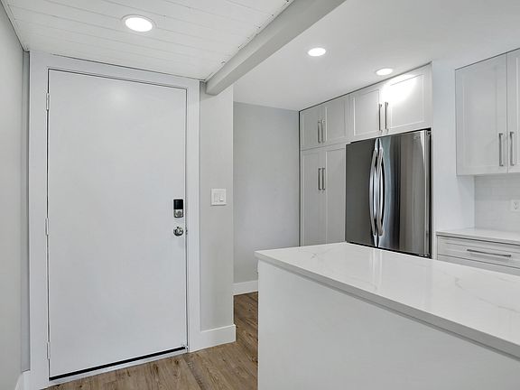 3rd image of 7 Royal Palm Way