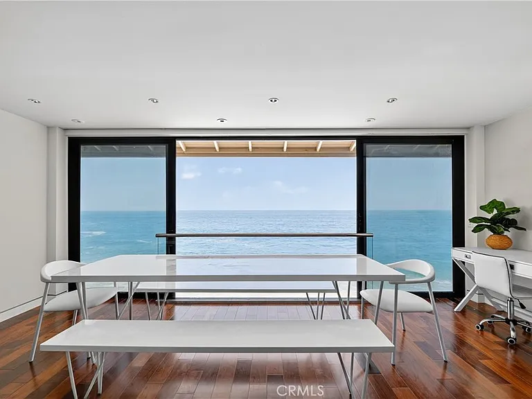 102 Blue Lagoon — Photo 3