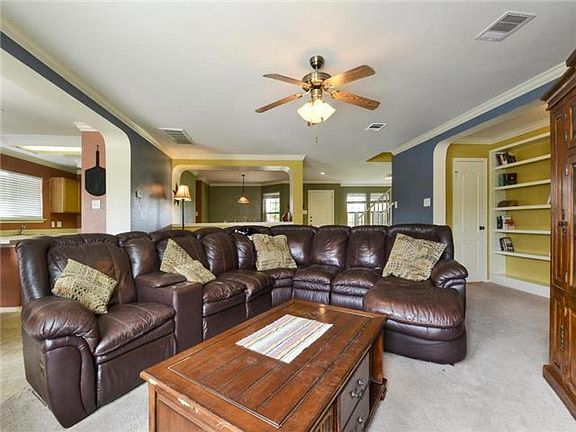 5th image of 221 Silver Lace Ln
