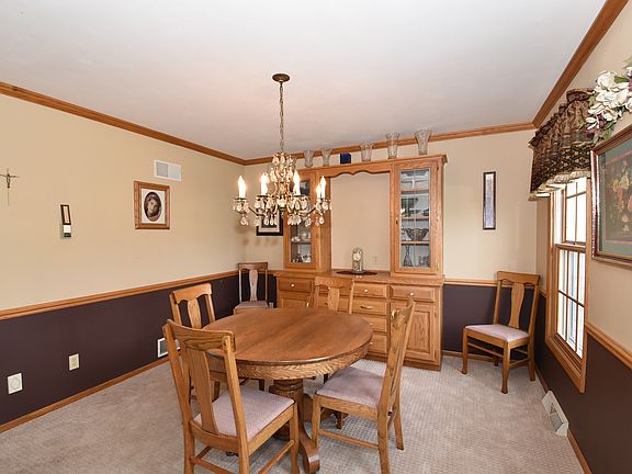 4th image of 6826 Lorraine Cir