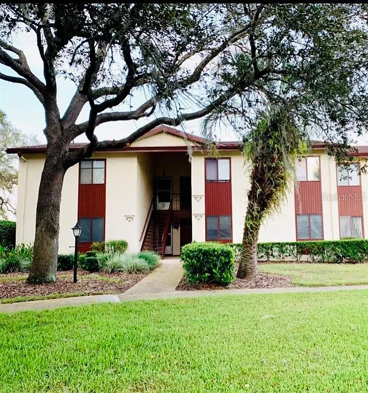 2 bed, 1.5 bath, 1027 sqft, $1,300 — Photo 1