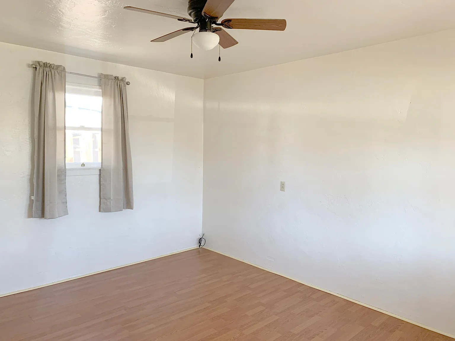 407 E Yaney St — Photo 3