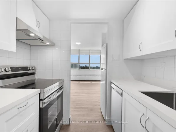 200 Lotherton Ptwy #1208, Toronto, ON M6B 2G9