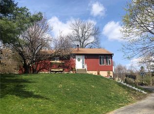 8 Eastview Rd, Highland Mills, NY 10930