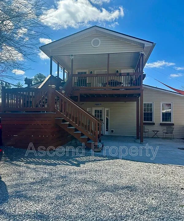 12 Pioneer Ln