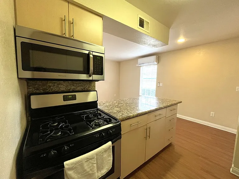 2160 Highpointe Dr #112 — Photo 9