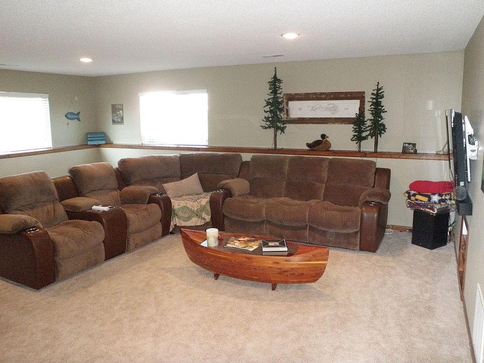 2nd image of 1143 W Sumac