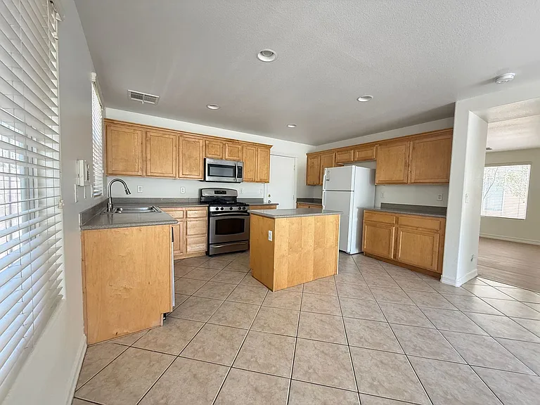 2696 Begonia Valley Ave — Photo 7