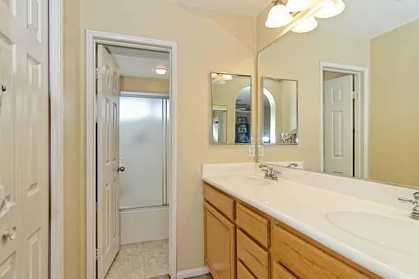 2901 Escala Cir — Photo 7
