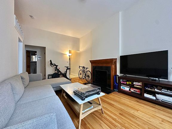 2nd image of 45 W 76th St APT 2a