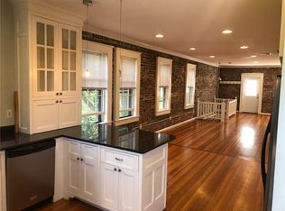 126 Van Zandt Ave APT 3, Newport, RI 02840