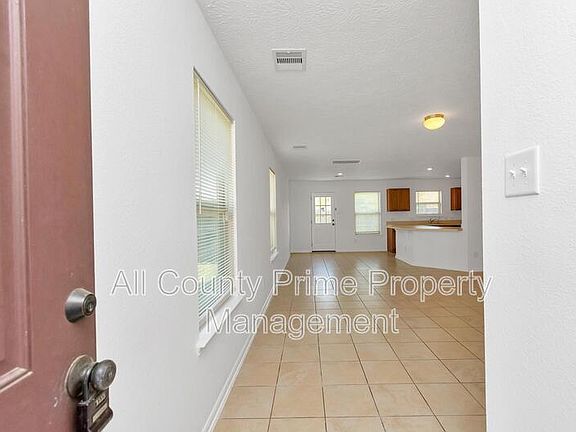 5th image of 19003 Barnesdale Ct
