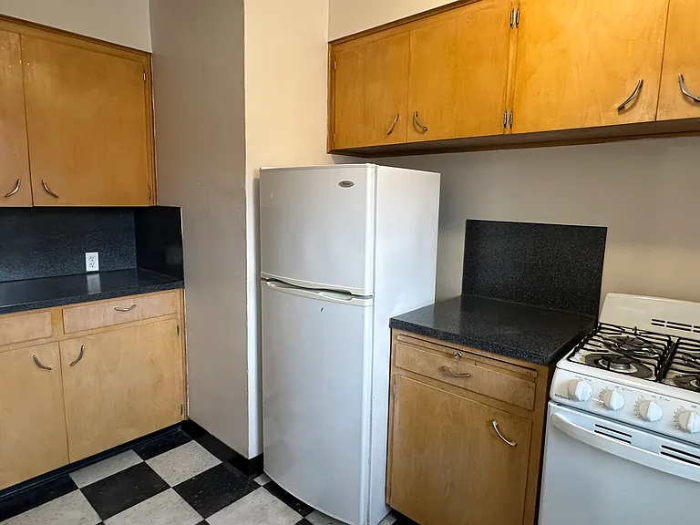 Wellesley Court Apartments — Photo 5