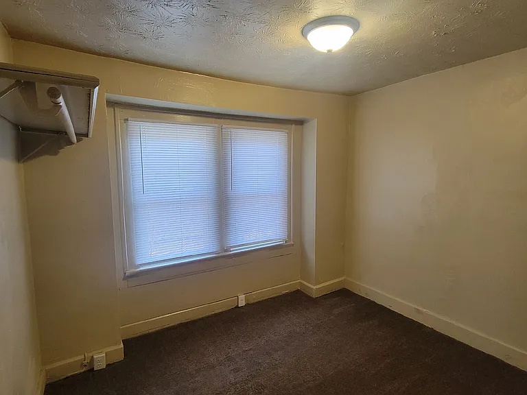 335 S Oakland Ave — Photo 1