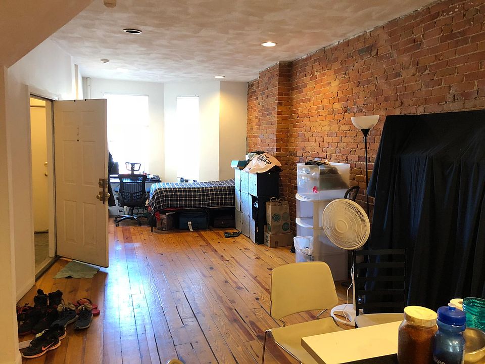 2nd image of 214 Hemenway St #13