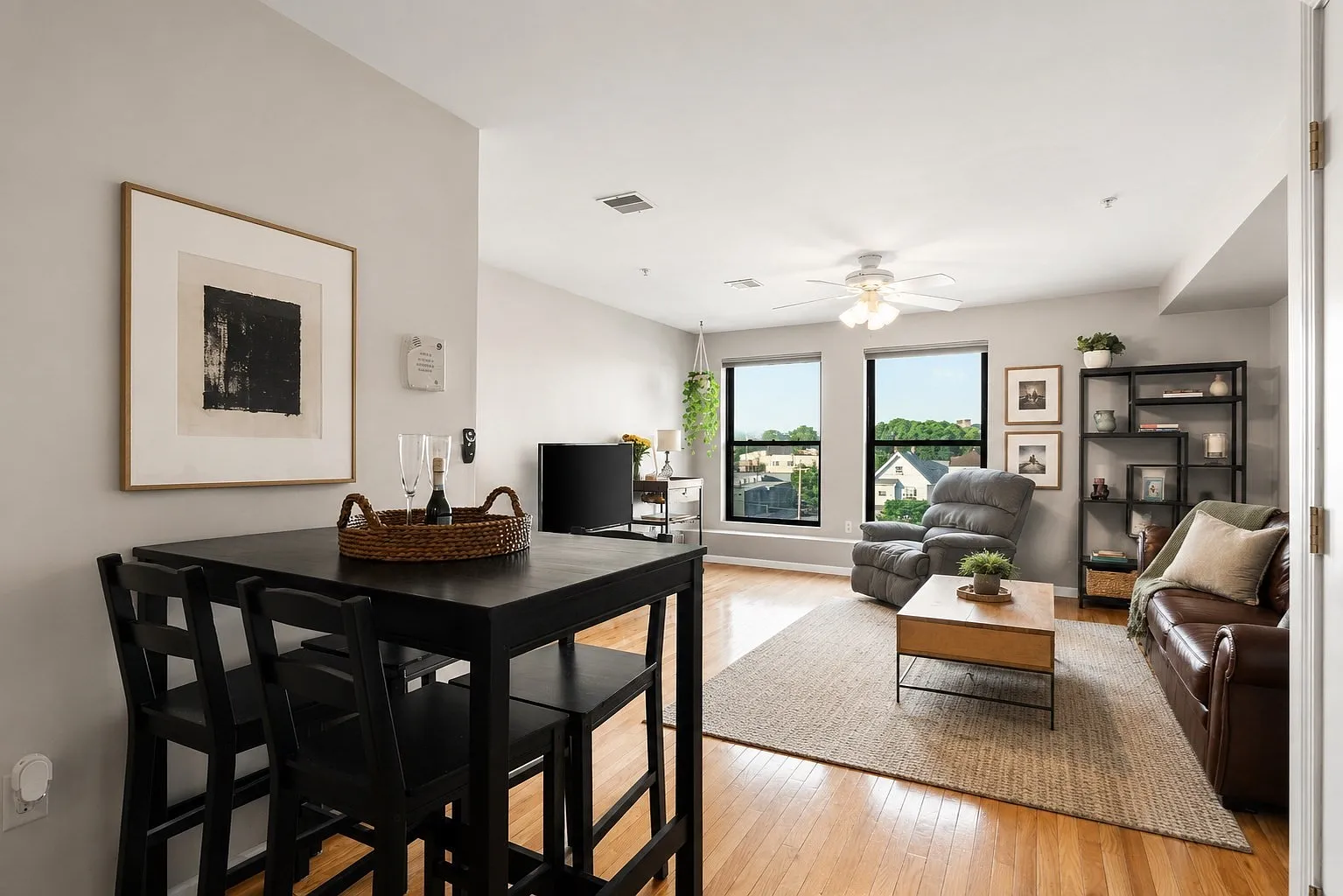 2 bed, 990 sqft, $2,650 — Photo 3