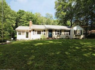 16 Velvet St, Trumbull, CT 06611